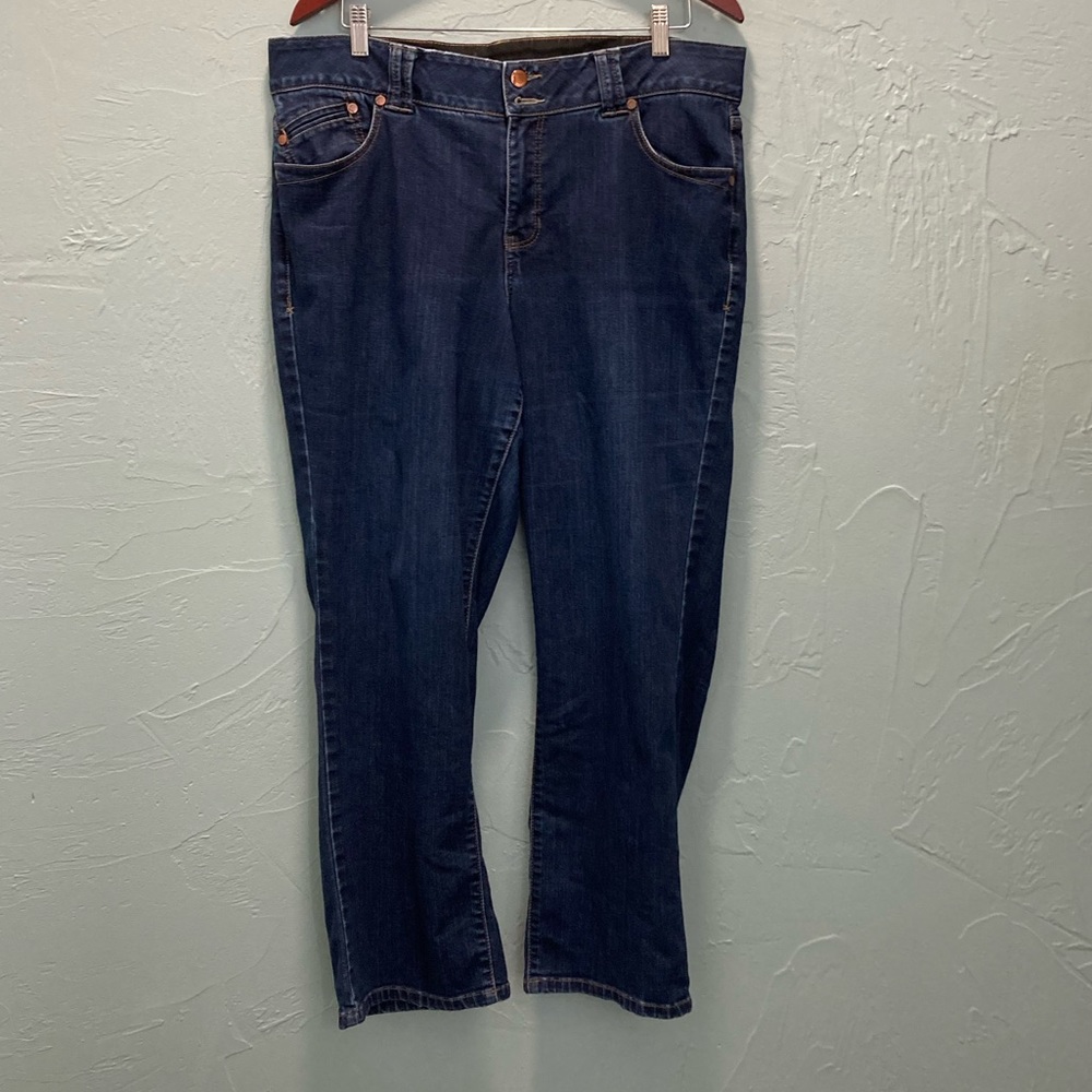 Lane Bryant
Straight Leg Jeans
Approx 38 waist